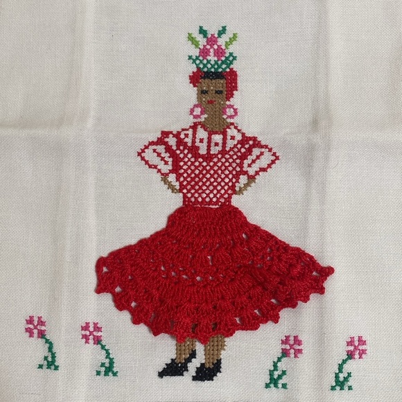 Vintage embroidered tea towel - Picture 2 of 4